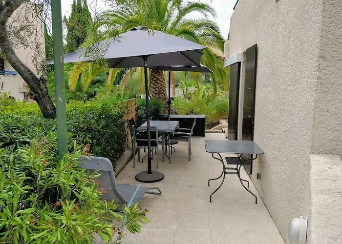 St Raphael 37M2, Piscine, Wifi, Commerces Mer 5Mn A Pieds